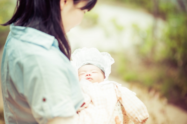 赤ちゃんへの紫外線の影響!湿疹アレルギー対策グッズは?