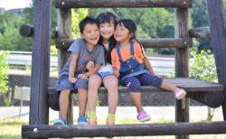 チック症の症状と病院を受診する科【大人になって再発も？】