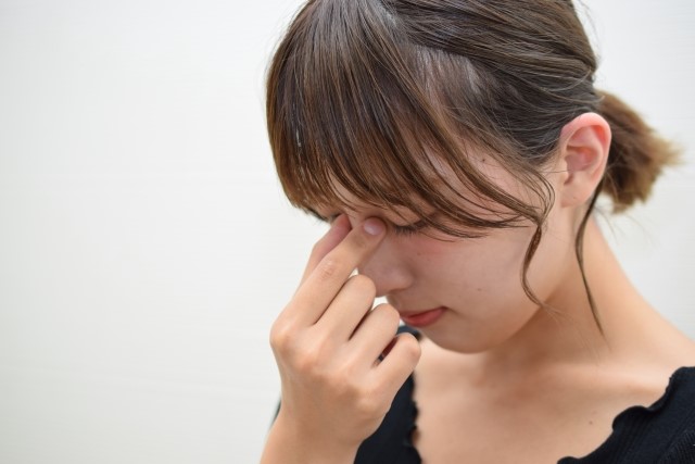 眼精疲労の症状や原因と対策や治し方【効果的なツボは?】